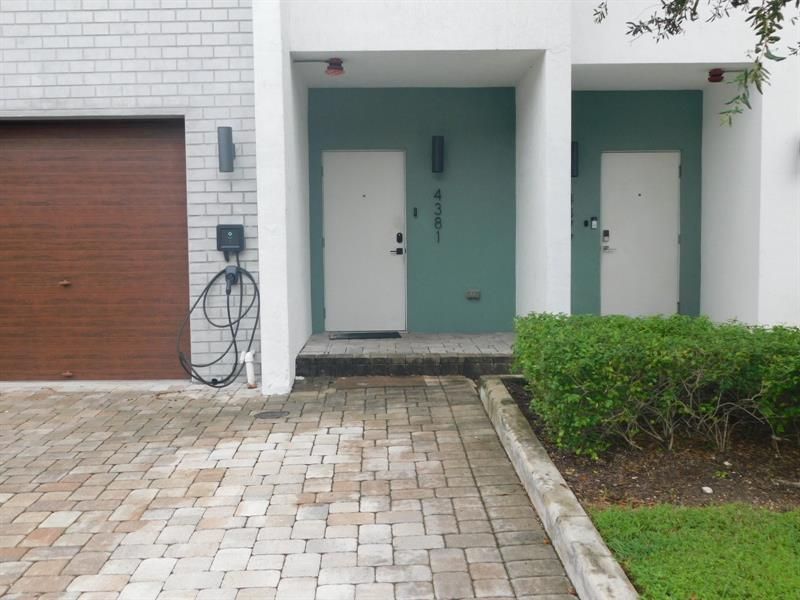 4381 NW 9th Street, Unit 4381, Plantation, FL 33317 Photo
