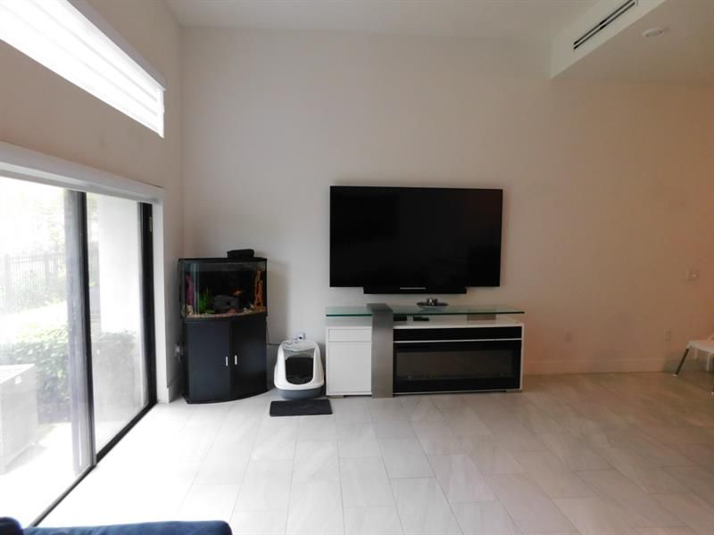 4381 NW 9th Street, Unit 4381, Plantation, FL 33317 Photo