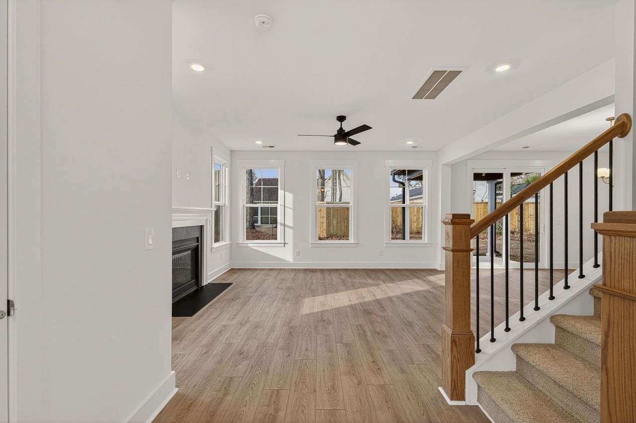 200 Creek Pointe Drive Photo 6