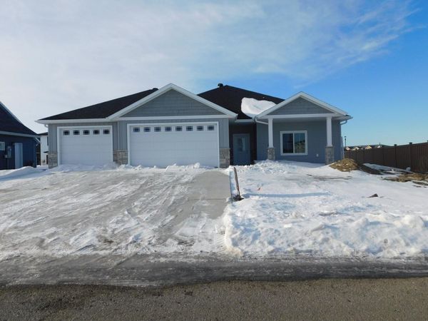 4203 Pine Parkway S, Fargo, ND 58104