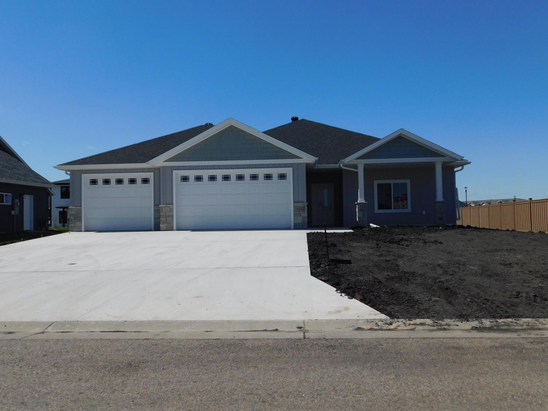 4203 Pine Parkway S, Fargo, ND 58104 Main Photo