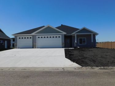 4203 Pine Parkway S, Fargo, ND 58104
