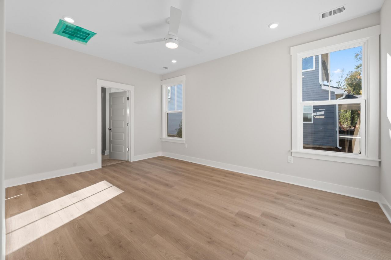 300 Creek Pointe Drive Photo 18