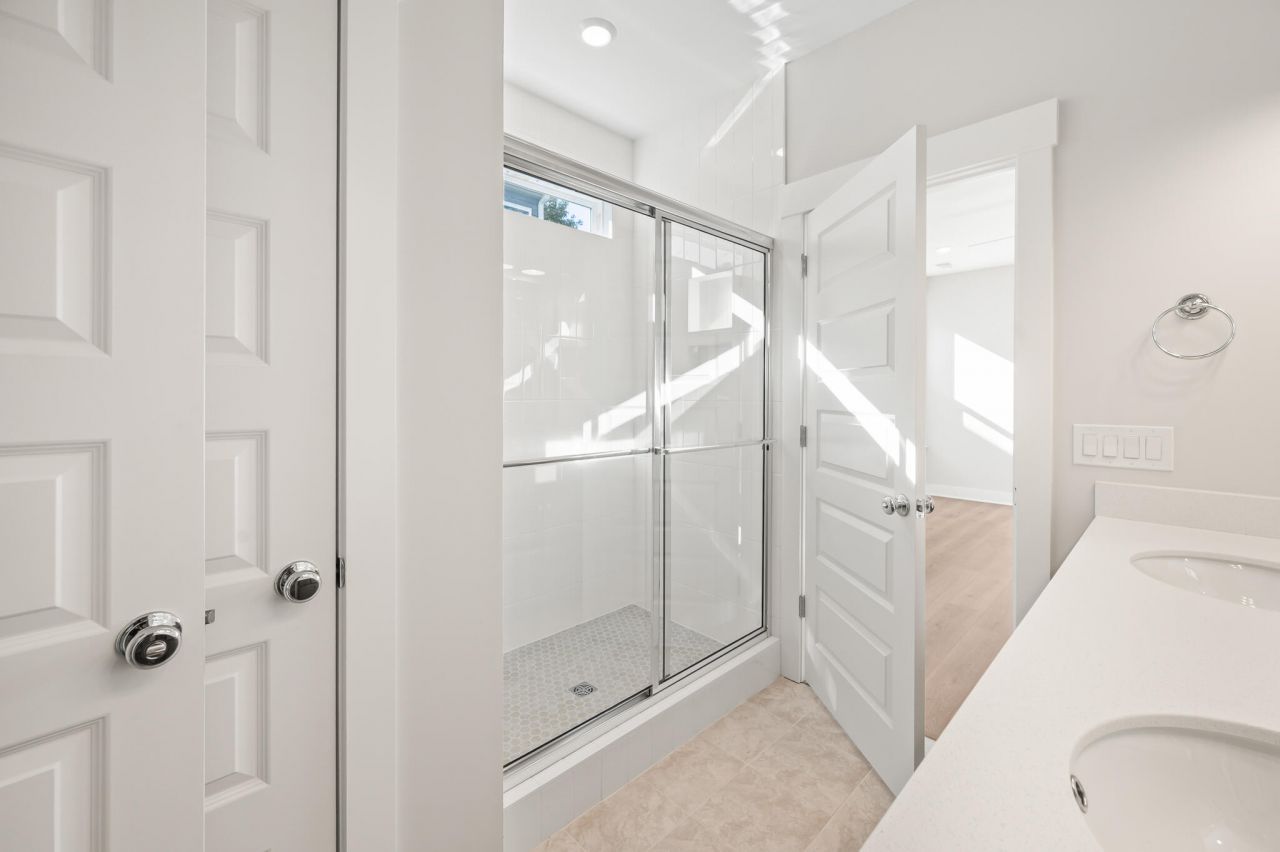 300 Creek Pointe Drive Photo 24