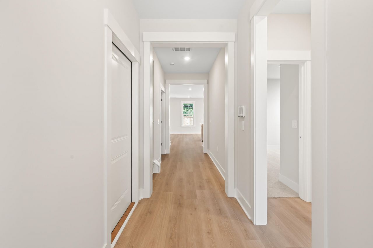 300 Creek Pointe Drive Photo 4