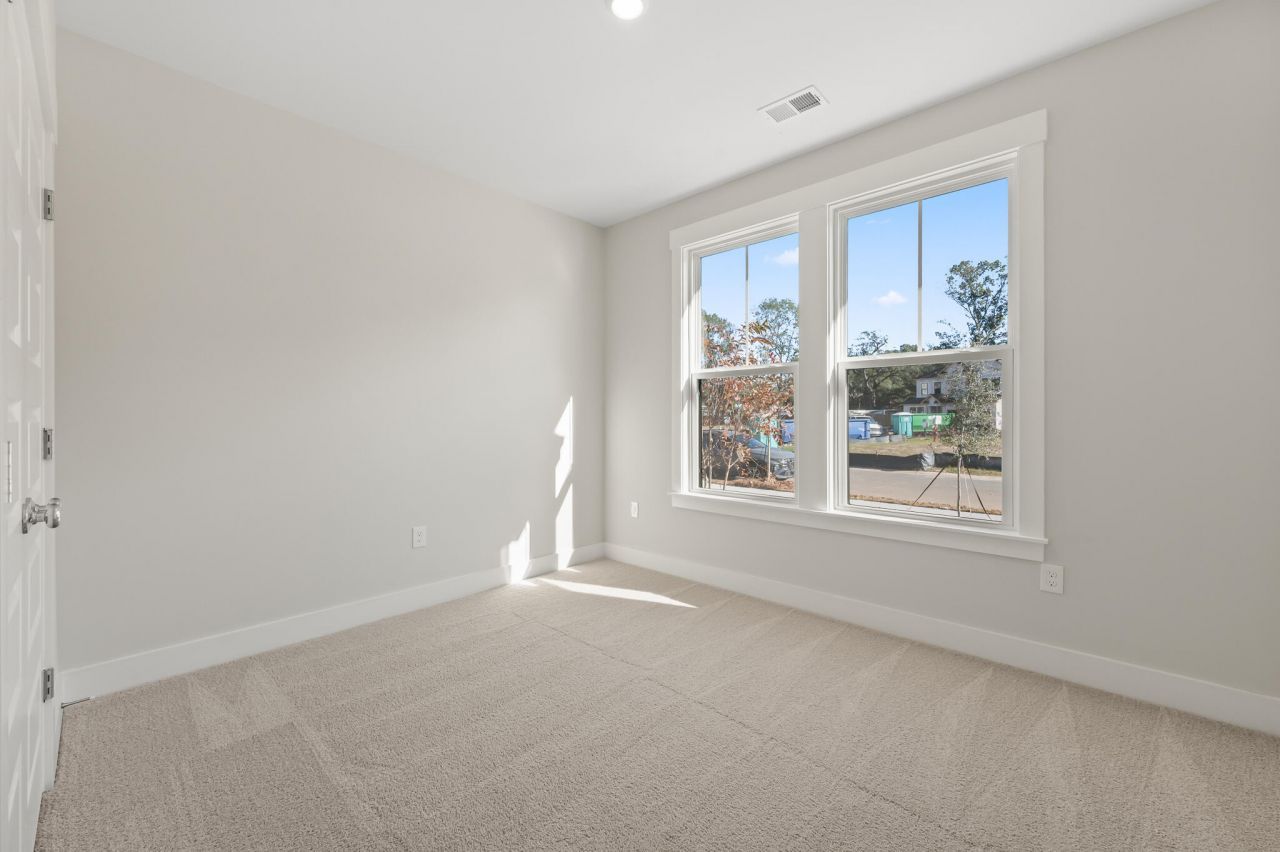 300 Creek Pointe Drive Photo 6