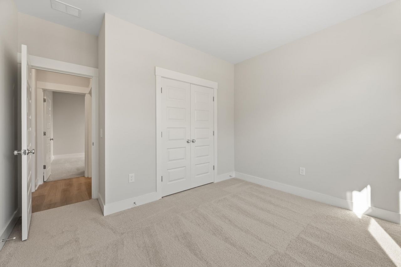 300 Creek Pointe Drive Photo 7