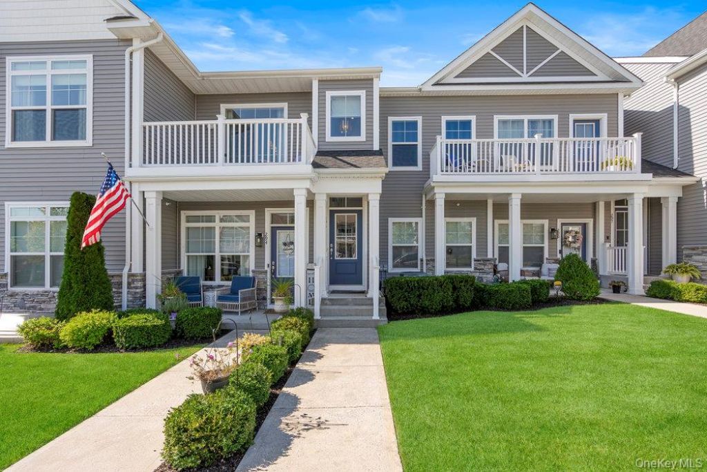 295 Silver Timber Drive, Yaphank, NY 11980 Main Photo