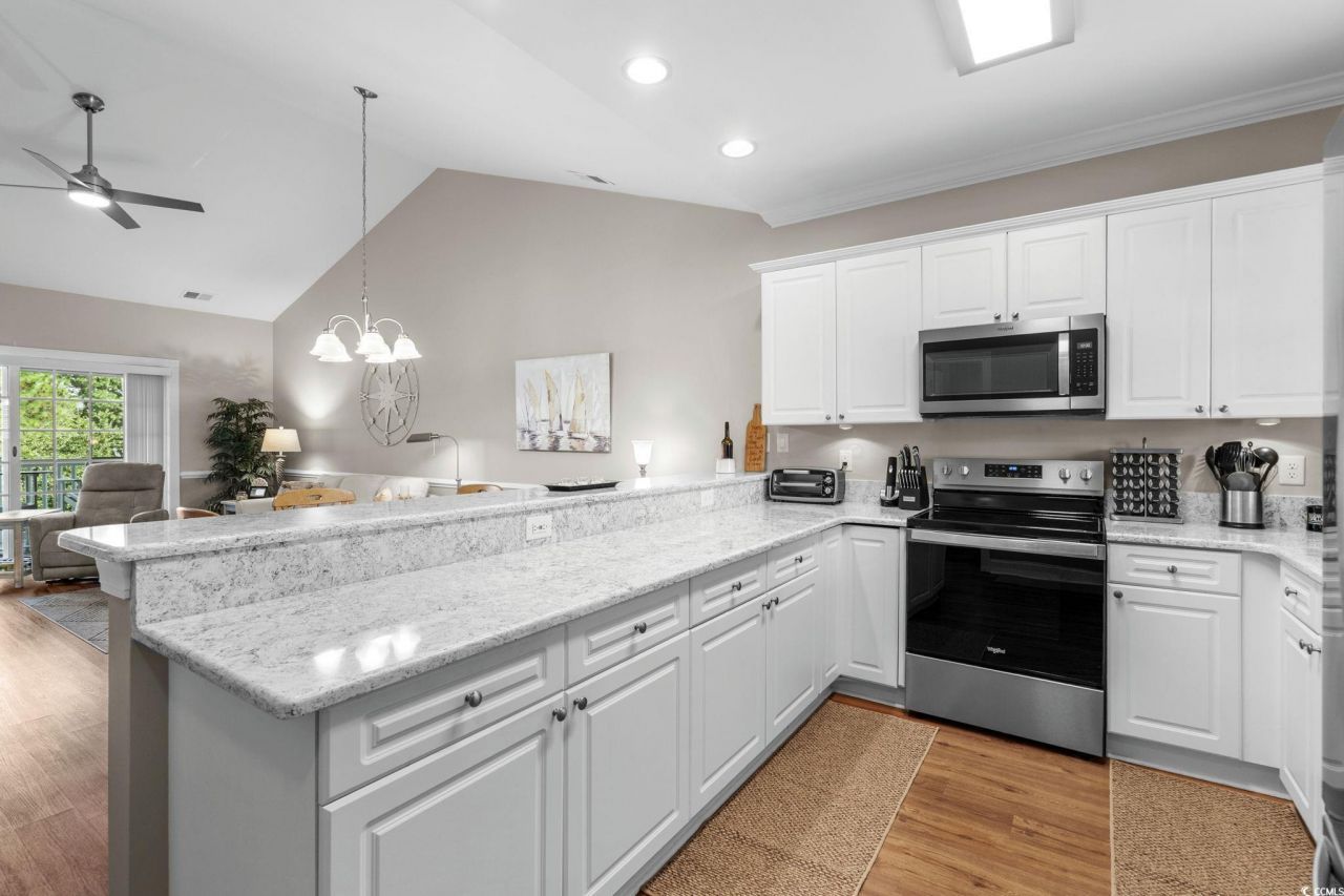 4885 Magnolia Pointe Ln. Photo 15