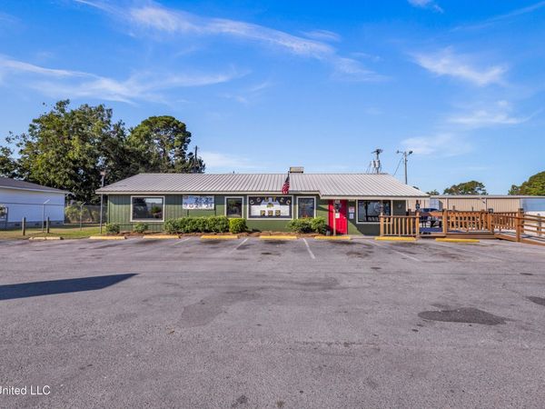 4901 Chicot Road, Pascagoula, MS 39581