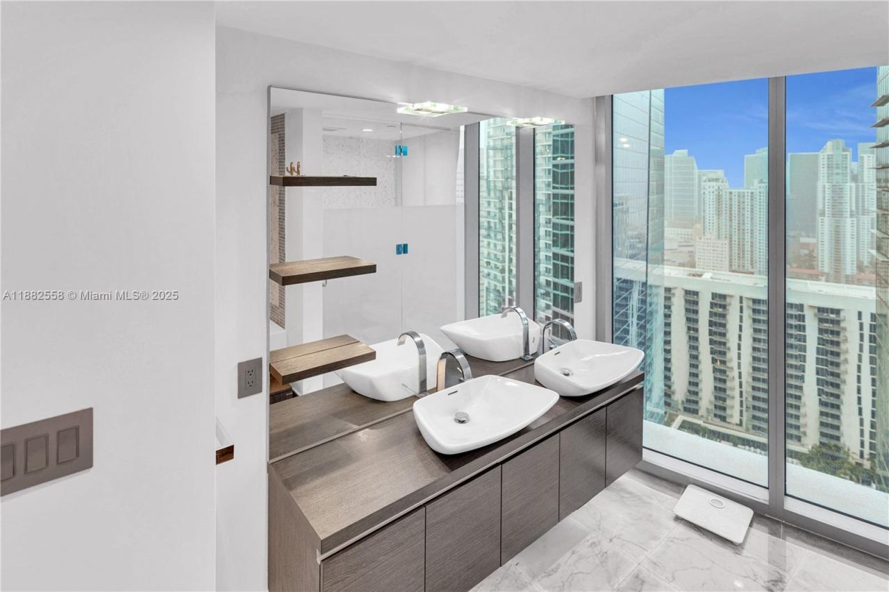 200 Biscayne Boulevard Way, Unit 4201, Miami, FL 33131 Photo