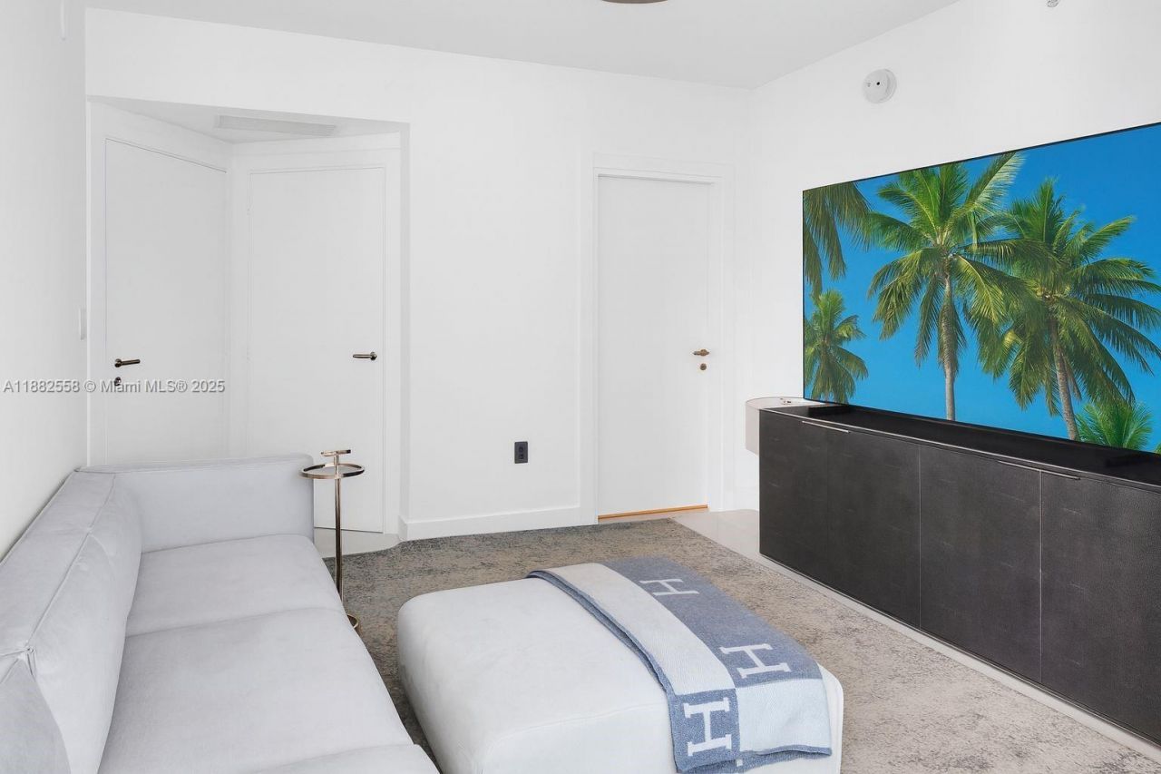 200 Biscayne Boulevard Way, Unit 4201, Miami, FL 33131 Photo