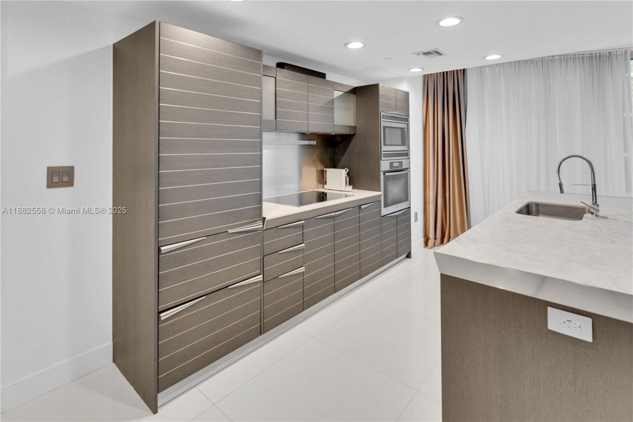 200 Biscayne Boulevard Way, Unit 4201, Miami, FL 33131 Photo