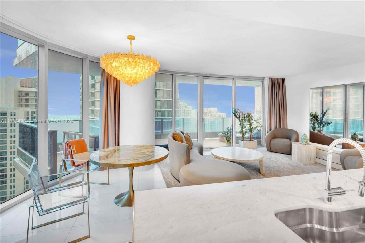 200 Biscayne Boulevard Way, Unit 4201, Miami, FL 33131 Photo