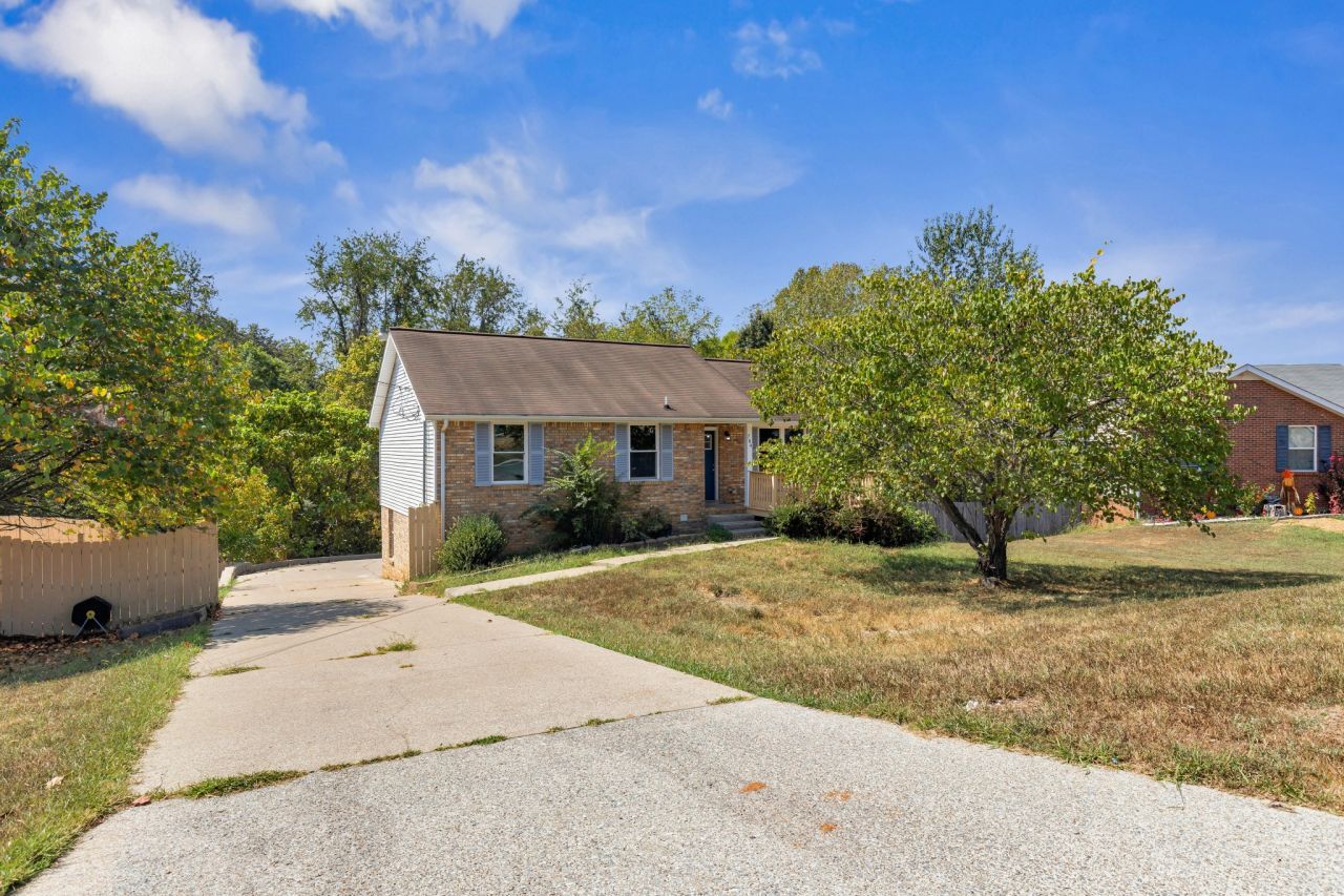 704 Green Valley Ct, Clarksville, TN 37042 Main Photo