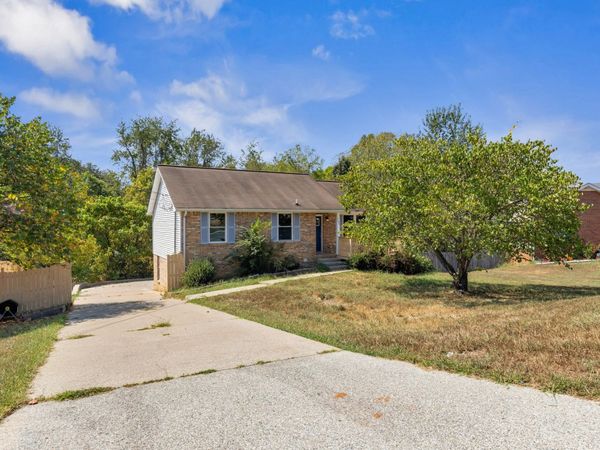 704 Green Valley Ct, Clarksville, TN 37042