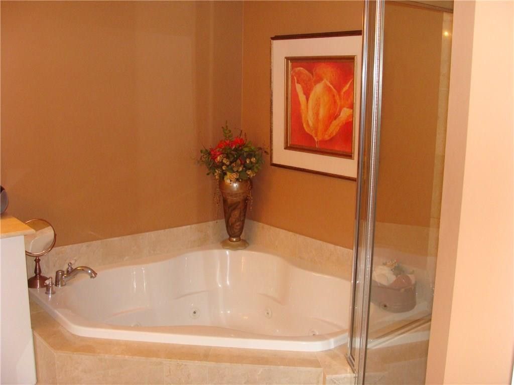 2001 N Ocean Boulevard, Unit 804, Fort Lauderdale, FL 33305 Photo