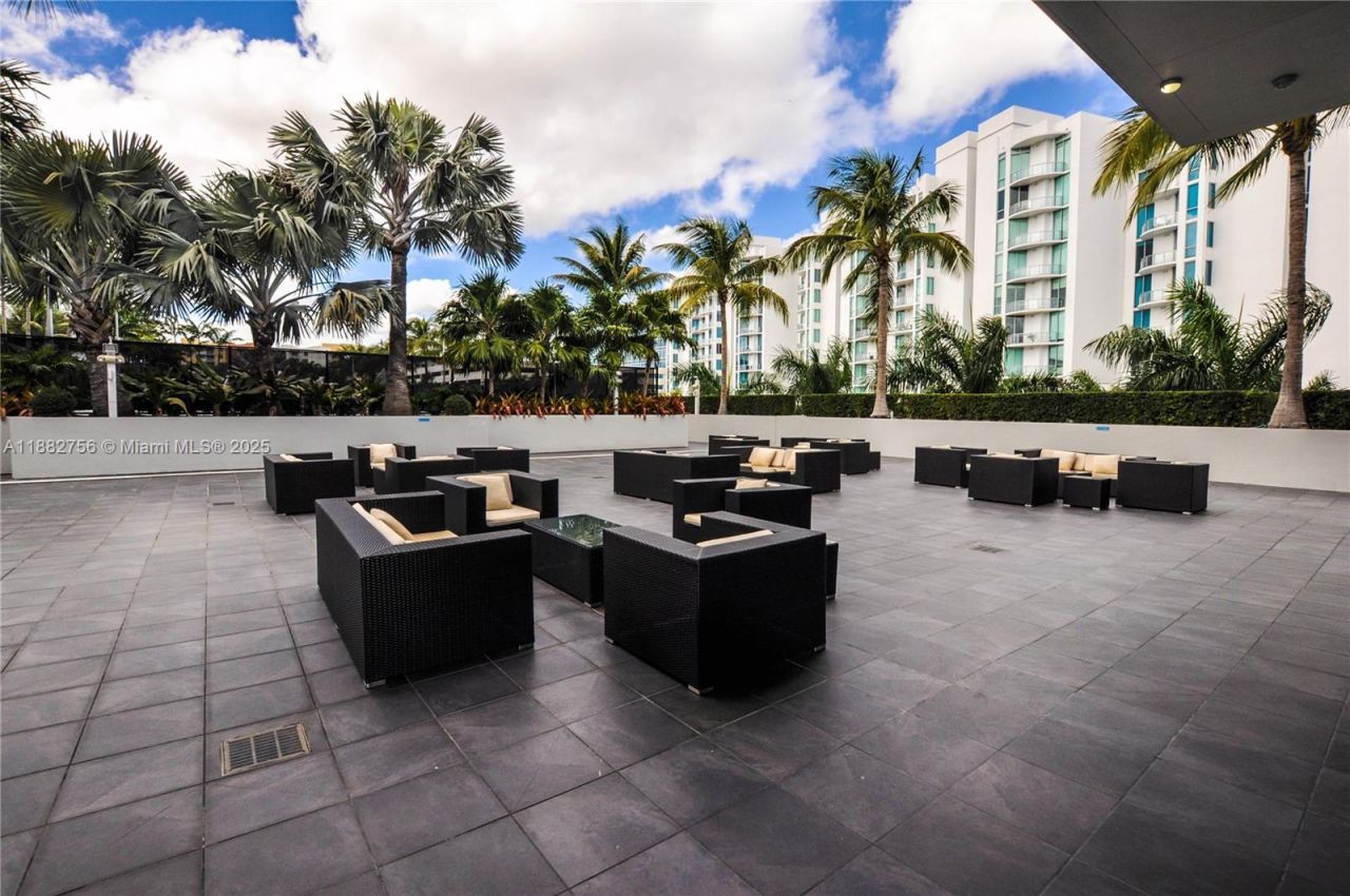 2950 NE 188th St, Unit 336, Aventura, FL 33180 Photo