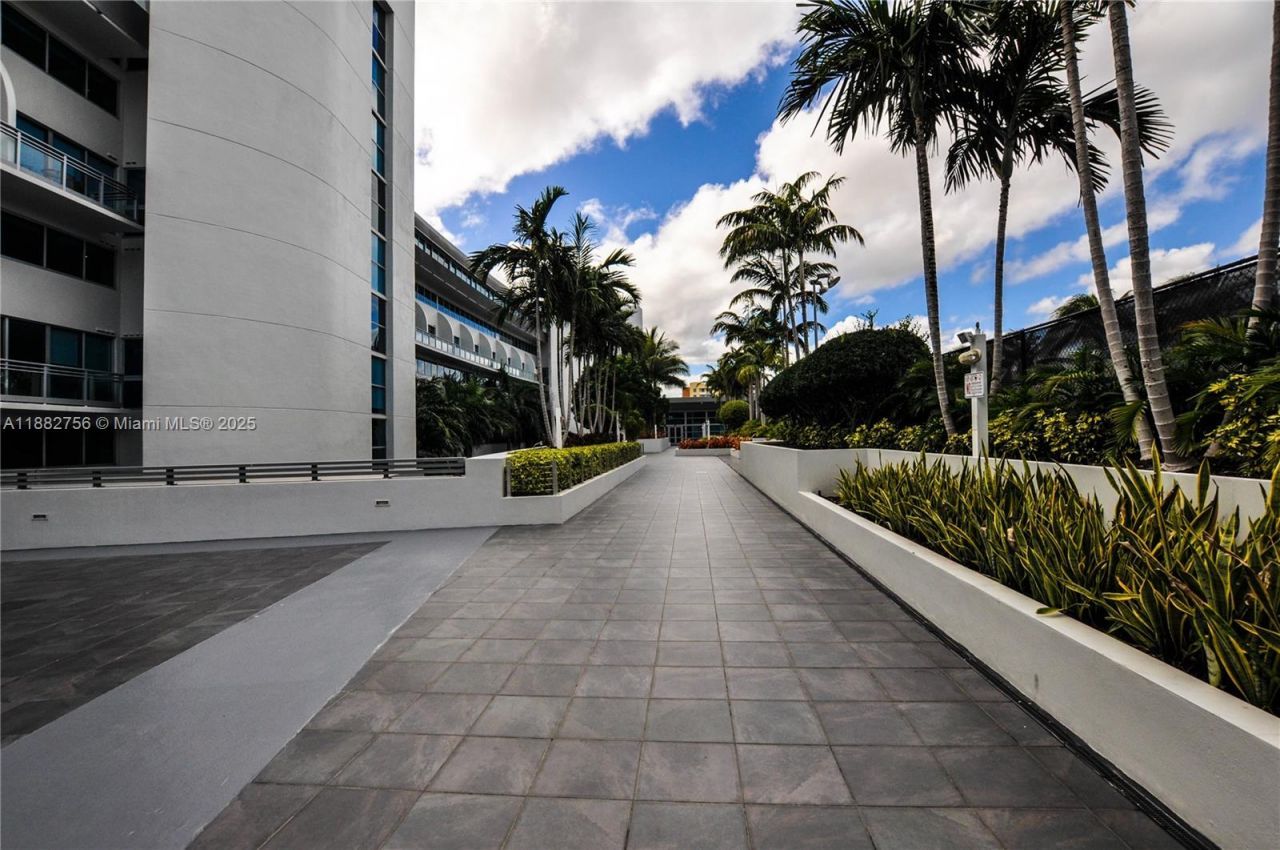 2950 NE 188th St, Unit 336, Aventura, FL 33180 Photo