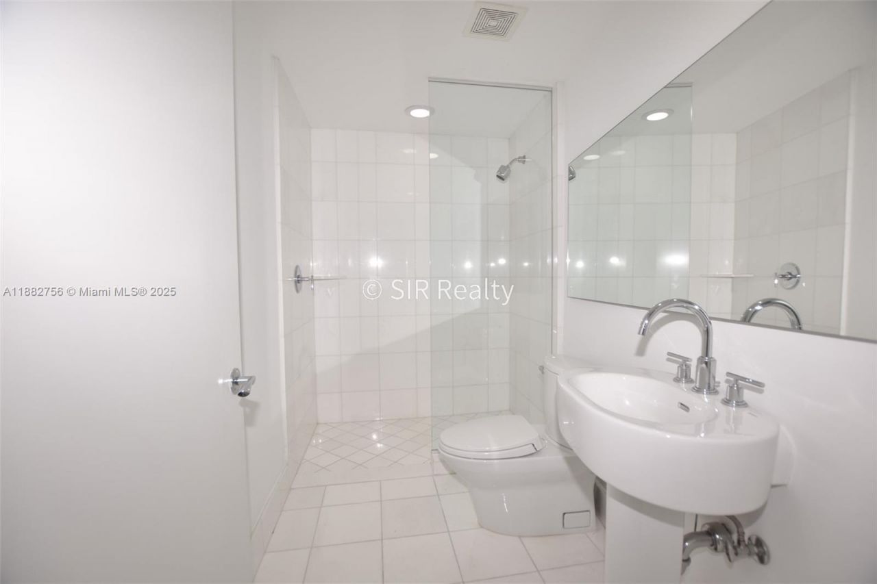 2950 NE 188th St, Unit 336, Aventura, FL 33180 Photo