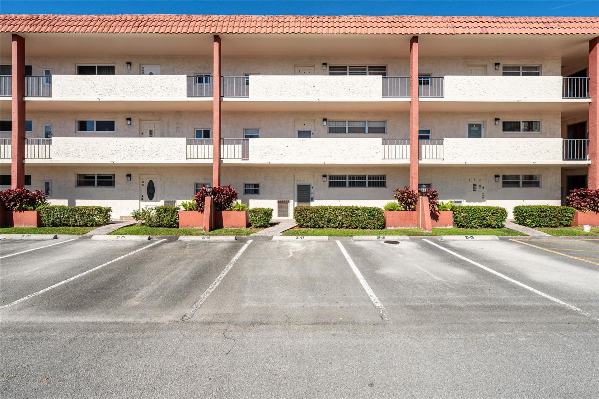 9523 S Hollybrook Lake Drive, Unit 107, Pembroke Pines, FL 33025 Photo