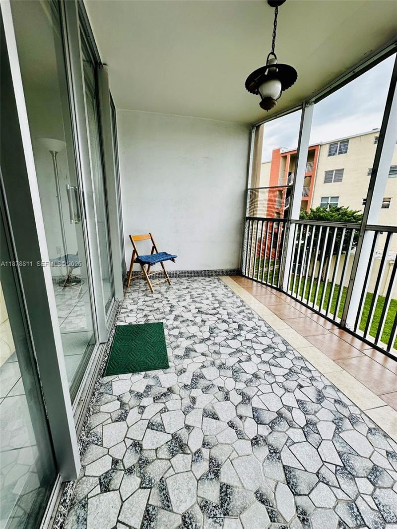 1690 NE 191st St, Unit 305-1, Miami, FL 33179 Photo