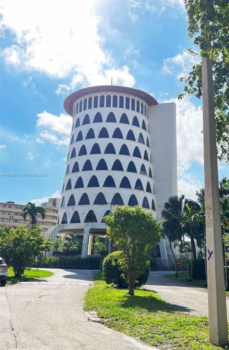 1690 NE 191st St, Unit 305-1, Miami, FL 33179 Photo