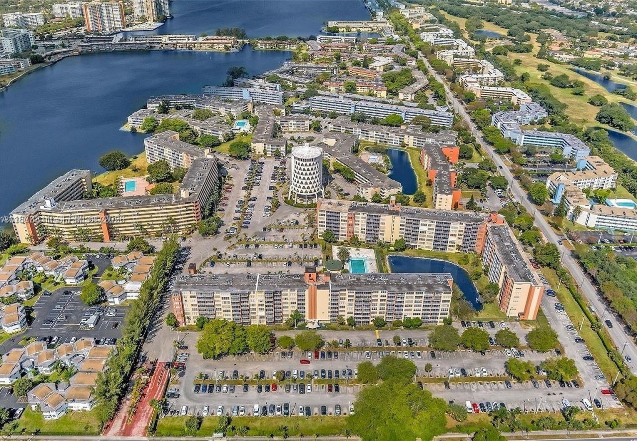 1690 NE 191st St, Unit 305-1, Miami, FL 33179 Photo