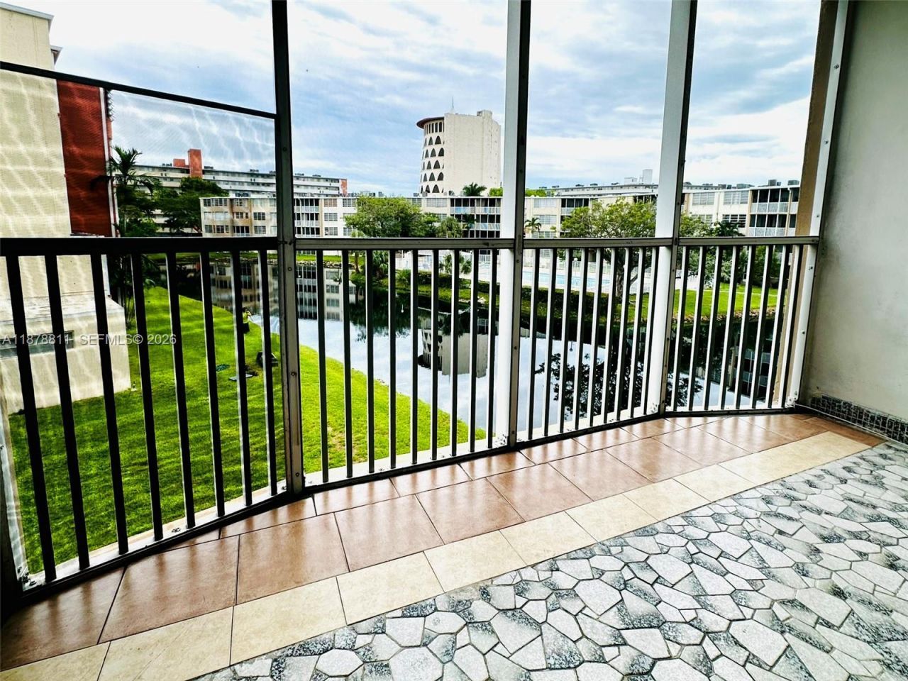 1690 NE 191st St, Unit 305-1, Miami, FL 33179 Photo