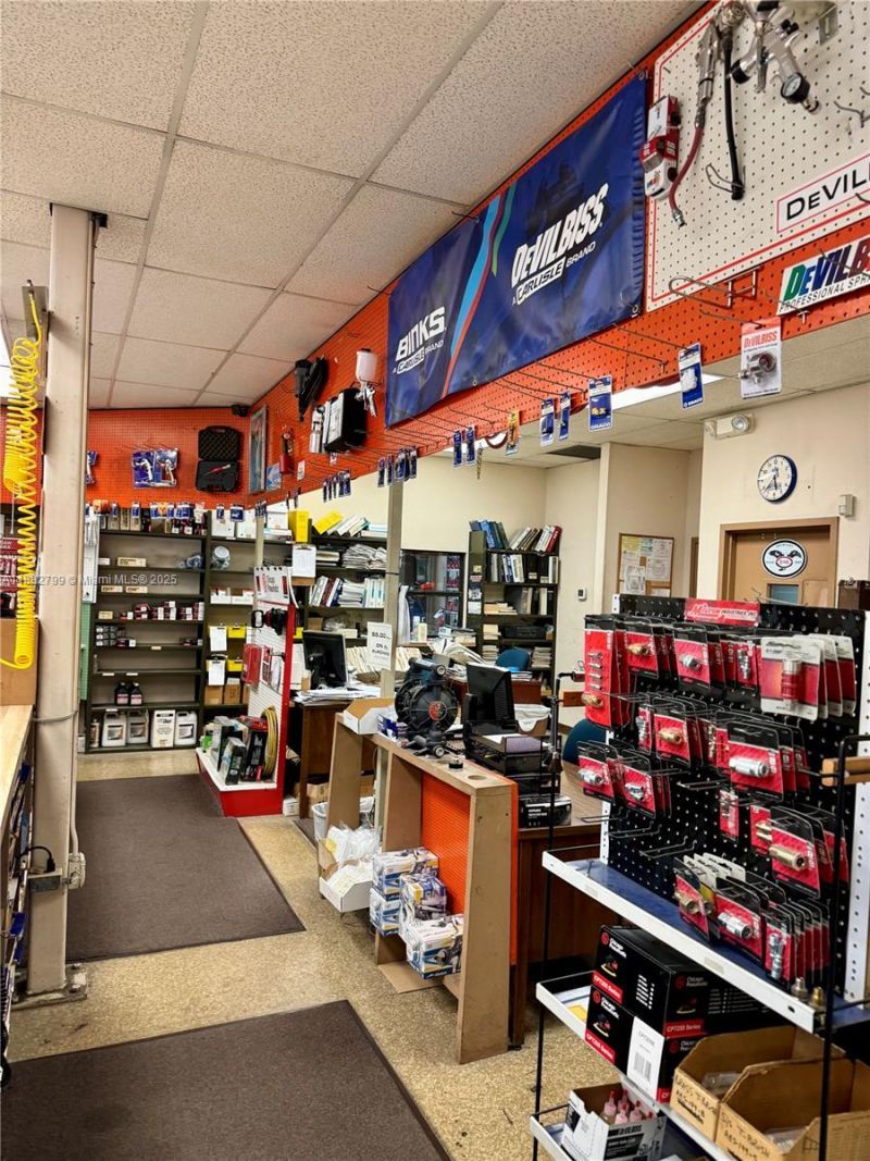 7840 NW 58th St, Doral, FL 33166 Photo