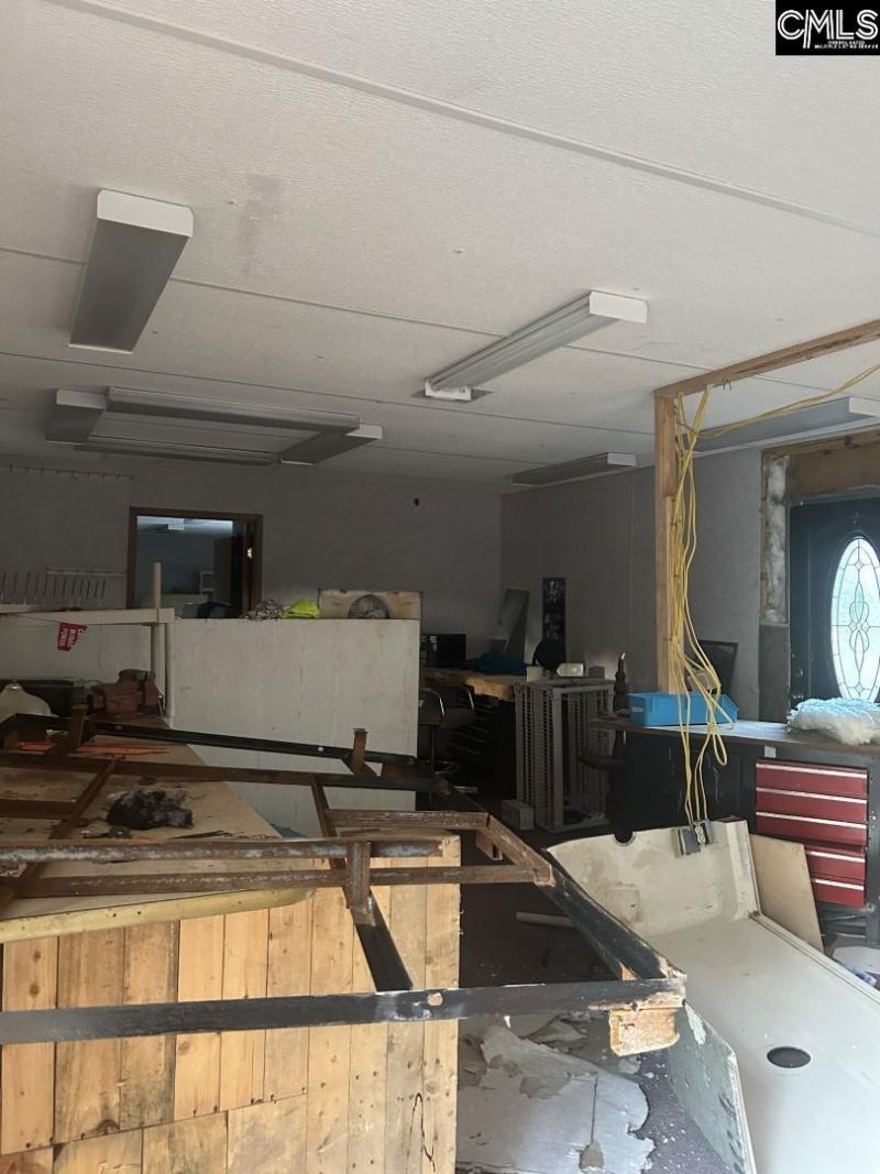 2452 Highway 6 Photo 8