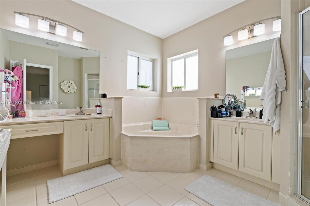 1954 SE 23rd Ter, Homestead, FL 33035 Photo