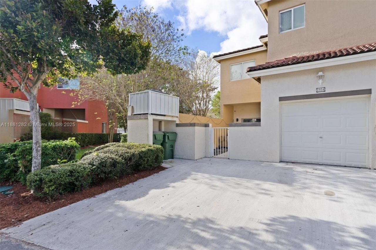 1954 SE 23rd Ter, Homestead, FL 33035 Photo