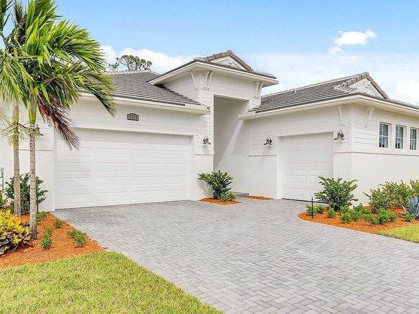 2301 SE Canopy Cove Lane, Port Saint Lucie, FL 34984