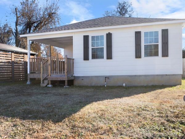 525 W Clay Street , Chouteau, OK 74337