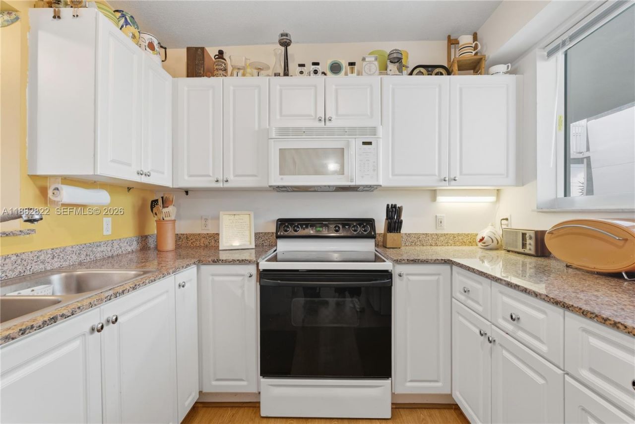 7800 Collins Ave, Unit 402, Miami Beach, FL 33141 Photo