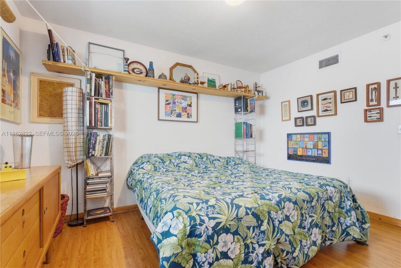 7800 Collins Ave, Unit 402, Miami Beach, FL 33141 Photo