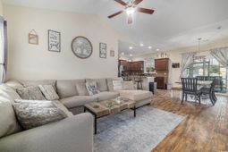 542 Irees Way photo 4