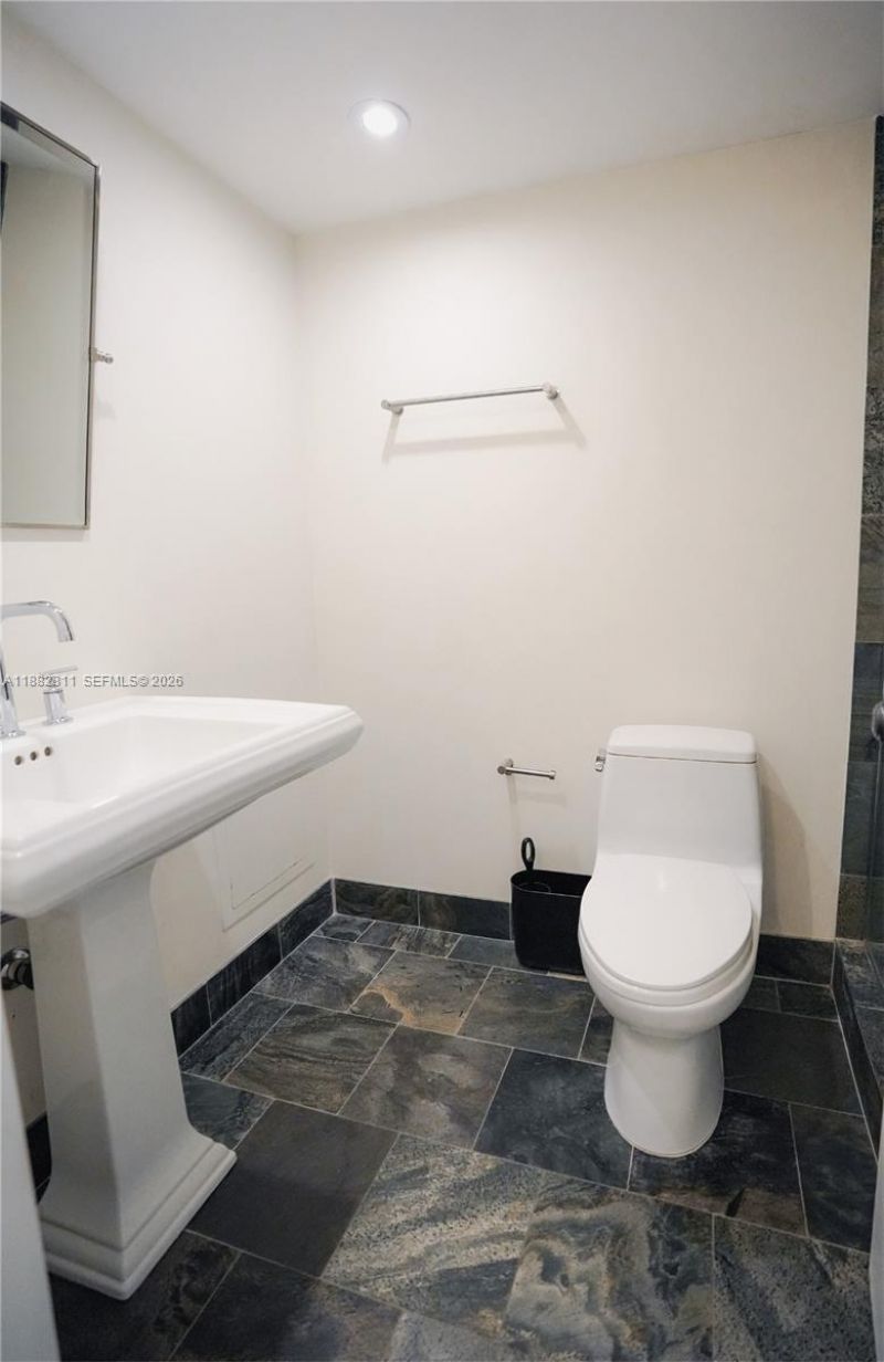 6039 Collins Ave, Unit 503, Miami Beach, FL 33140 Photo