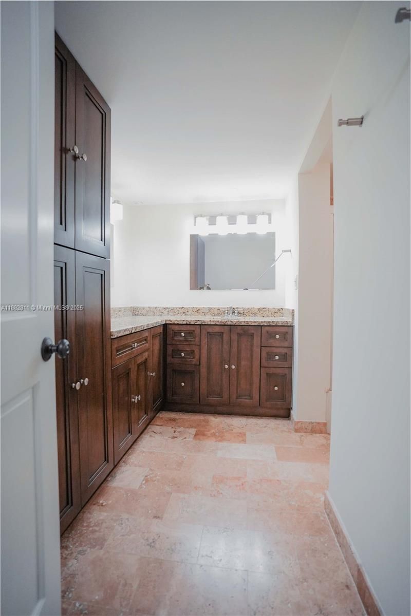6039 Collins Ave, Unit 503, Miami Beach, FL 33140 Photo