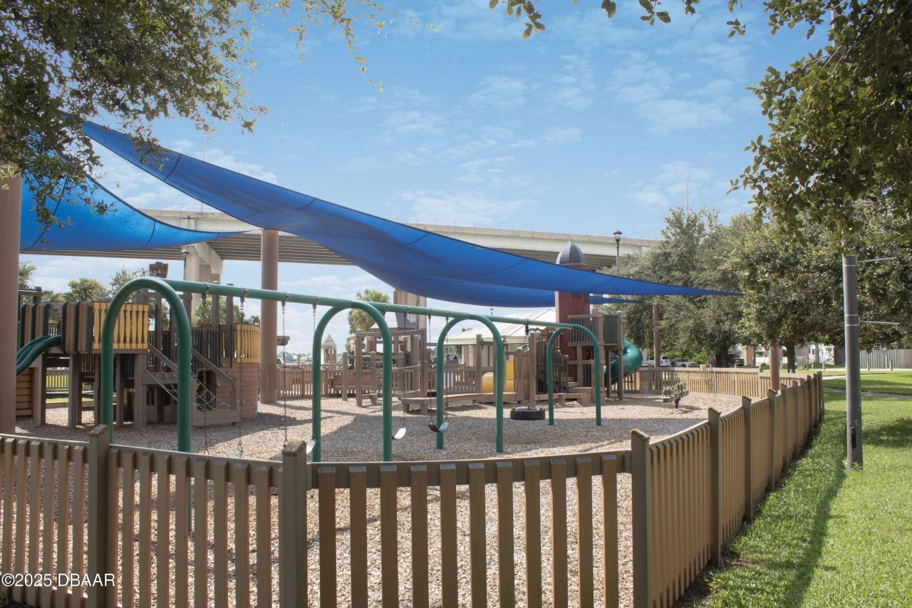 200 Live Oak Street, New Smyrna Beach, FL 32168 Photo