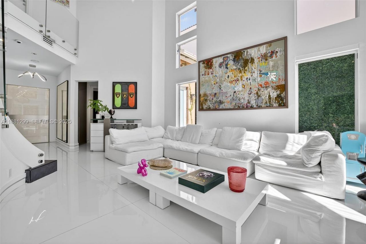 3710 NE 208th Ter, Aventura, FL 33180 Photo