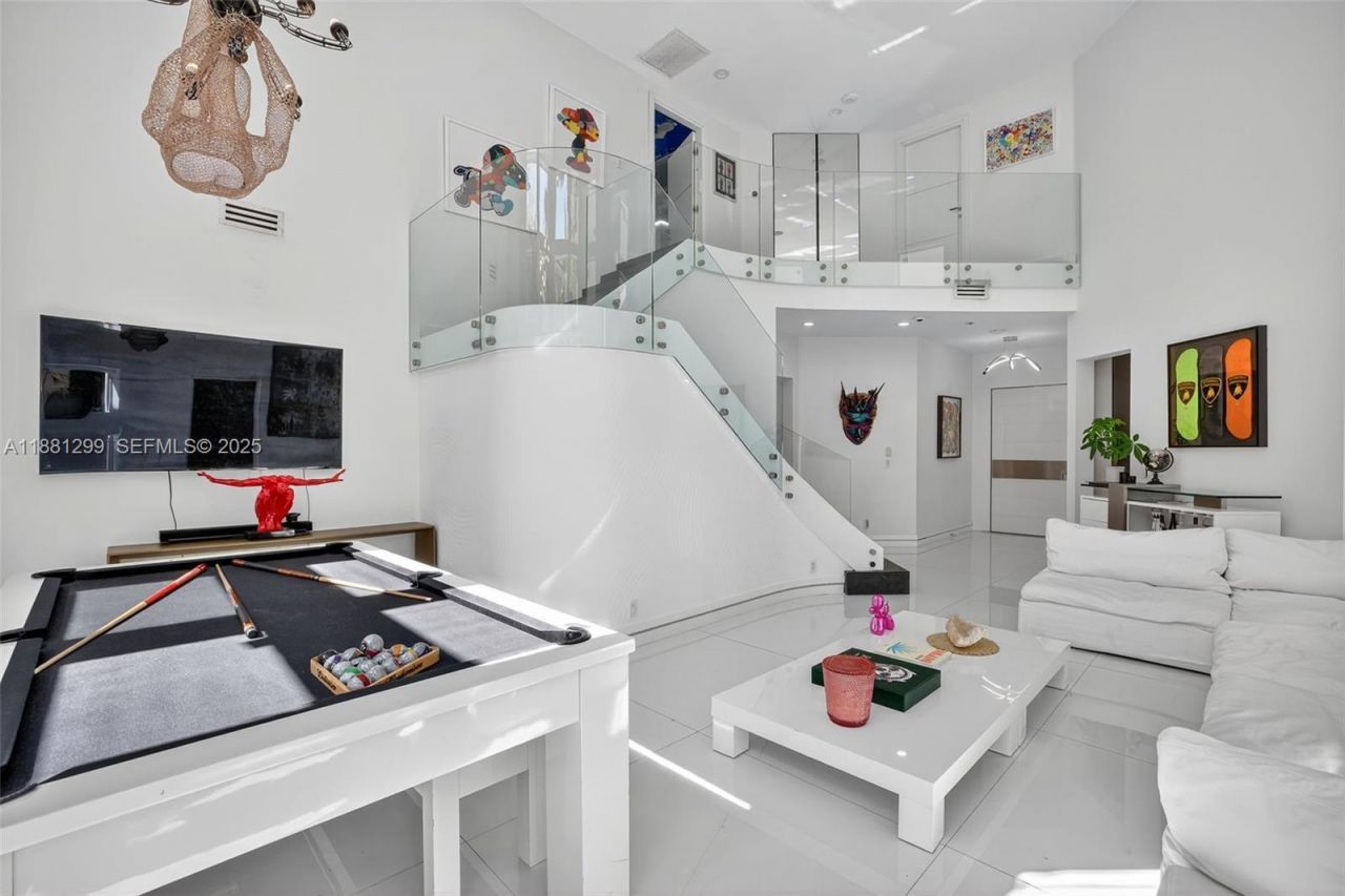 3710 NE 208th Ter, Aventura, FL 33180 Photo