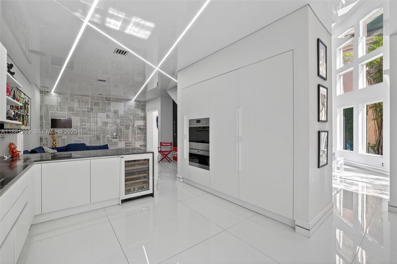 3710 NE 208th Ter, Aventura, FL 33180 Photo