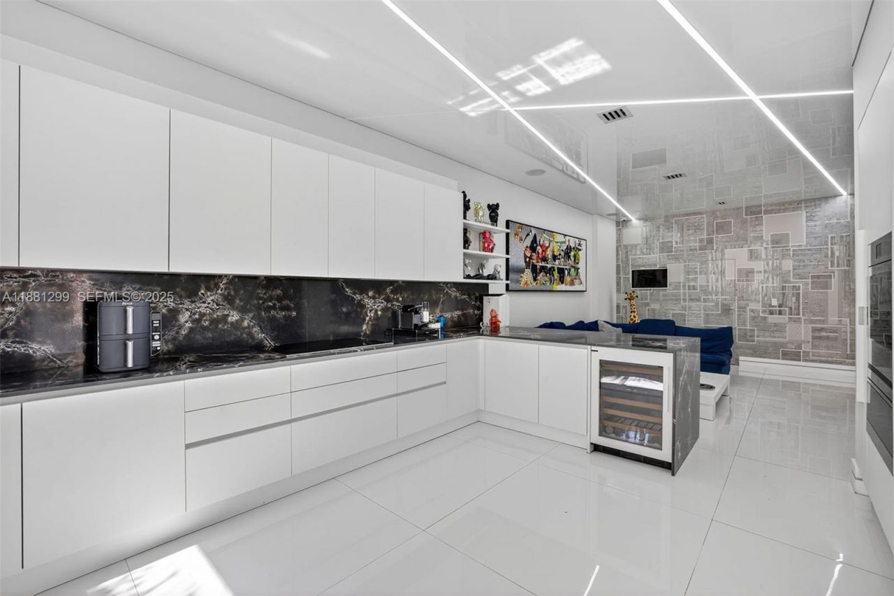 3710 NE 208th Ter, Aventura, FL 33180 Photo