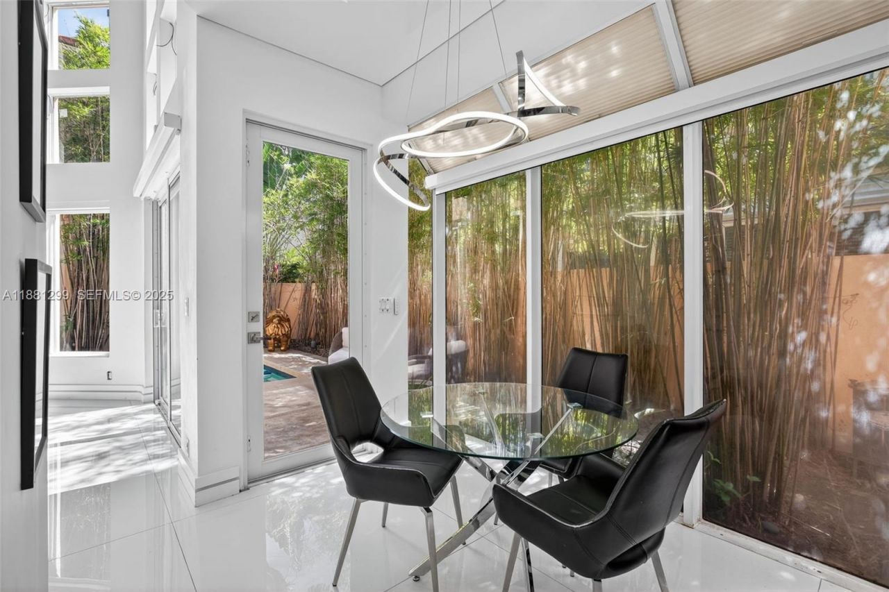 3710 NE 208th Ter, Aventura, FL 33180 Photo