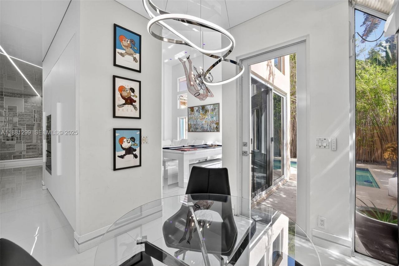 3710 NE 208th Ter, Aventura, FL 33180 Photo