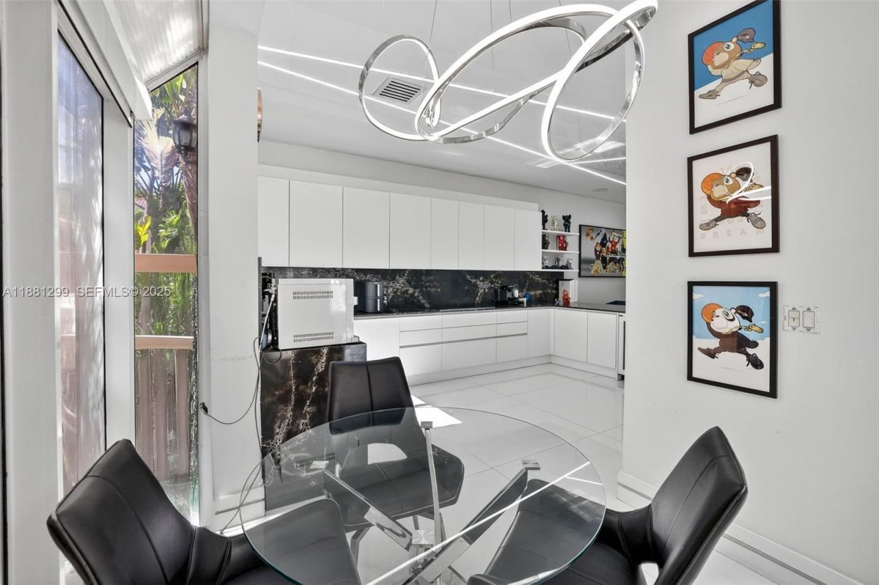 3710 NE 208th Ter, Aventura, FL 33180 Photo