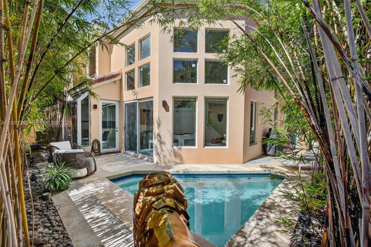 3710 NE 208th Ter, Aventura, FL 33180 Photo