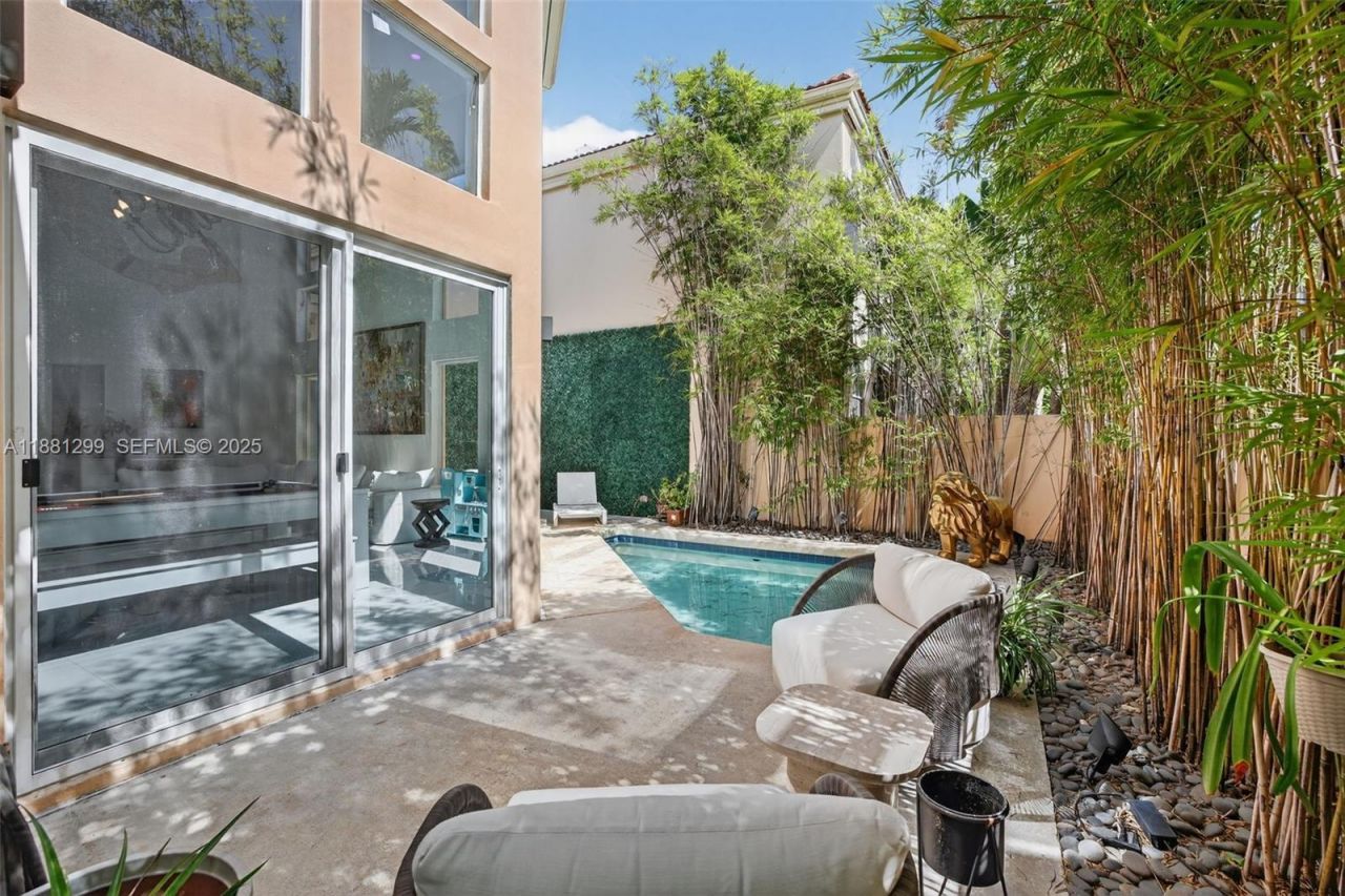 3710 NE 208th Ter, Aventura, FL 33180 Photo